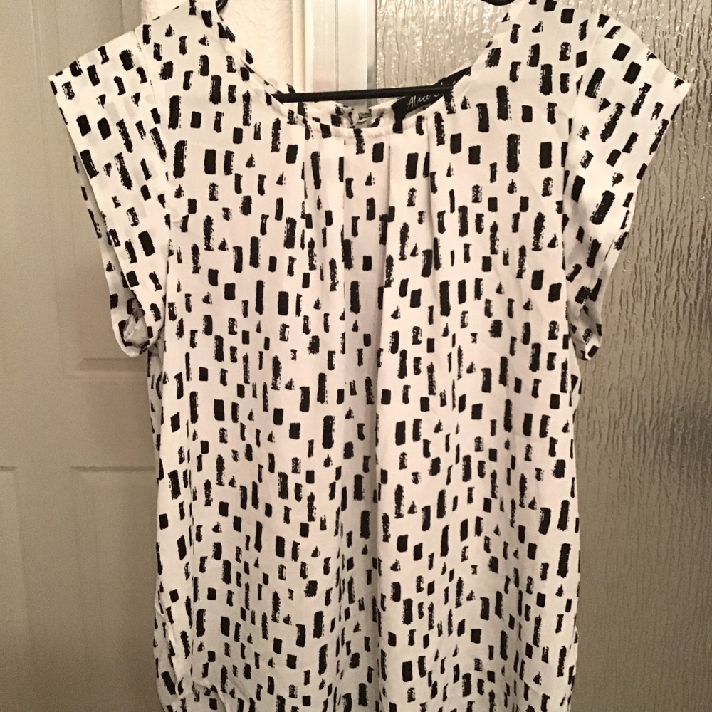 Alice Blue Medium White and Black Blouse